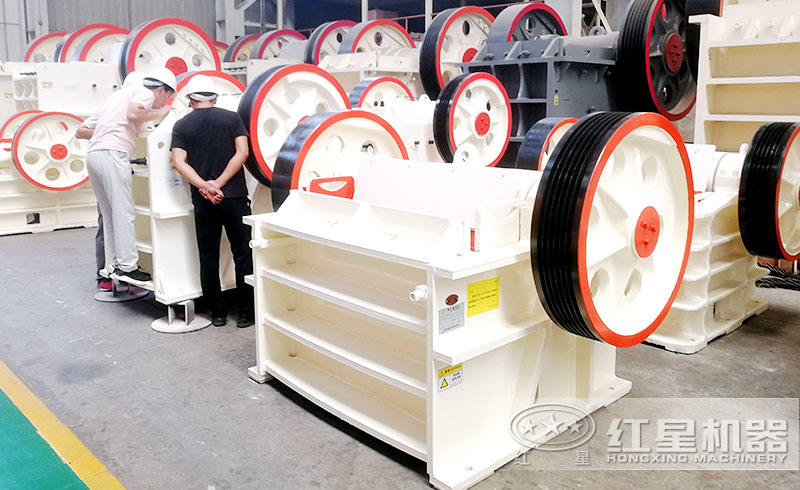 小型顎式粉碎機(jī)結(jié)構(gòu)簡單